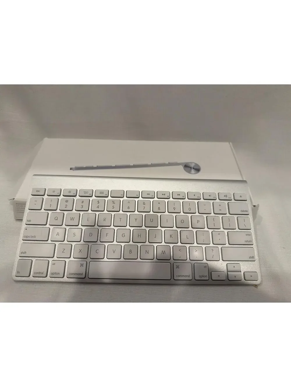 Apple Wireless Keyboard MC184LL/B A1314 Compact Bluetooth Keyboard TESTED&WORKS